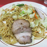 ラーメン拾番 - 極細の縮れ麺に具だくさんの焼きそば