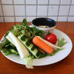 Usaginoirushima - ミニトマト、間引き大根、ベビーキャロット、キュウリ、セロリ、 　　レタスミックス、水菜などのサラダ