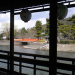 鮎宗 - 店内から宇治川を眺める