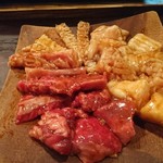 やきにく じゅん亭 - ホルモン盛り合わせ