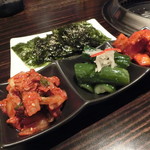 焼肉・韓国料理 KollaBo - キムチ盛り＆韓国のり 