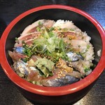 車鮨 - おすすめ丼 いわしとさんま 850円（税込）
            ネギ少なめ