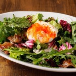 ビストロ チック - 砂肝のコンフィ　春菊とコリアンダーのリヨン風サラダ　1,280円