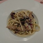 アンティカ オステリア バーチョ - 鶏セセリ、ラディッキオ、パルミジャーノのピーチ