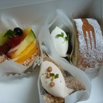 ル・パティシエ・ミエル - 箱の中のケーキ達