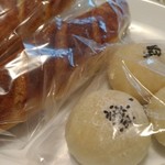 Wakuwaku Soshigaya - 天然酵母のチーズパン(150円）プチアンパン(3個入り150円）