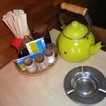 みつや食堂 - テーブル周り