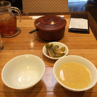 個室中華 頤和園 溜池山王店 - ご飯、スープ、ザーサイ