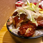五味五香 - 鶏丼もボリュームがあります【料理】