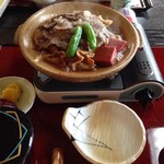 Kyou Ryourimiyamae - 陶板膳　肉の旨みをしっかり下にあるタマネギが吸い込んでくれるっ！！　2015/05/10