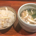 ししくら - 松茸と油揚げの炊き込みご飯、お味噌汁