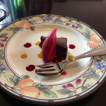 ヒトヨシ - デザートのごぼうのベイクドショコラ