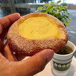 ザ マンダリン オリエンタル グルメショップ - クリームチーズブリオッシュのサイズの参考までに2016/08/05