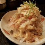 旬菜おでん料理かま田 - 生ハムと玉ねぎの胡麻サラダ