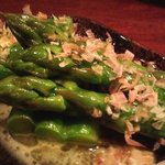 興 - 「国内産　茹でアスパラバター」：定番の「アスパラバター」に、和の旨みと香りが加わって食べ応え有り♪