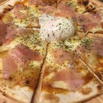 Sousakudaininguaki - 生ハムと半熟卵のピザ‼️