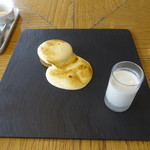 パティスリー・パリセヴェイユ - 燻製アイスクリーム、ヴェルジョワーズ風味のパートシュクレ、ビールのサバイヨン、ラムミルク