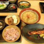 一汁五穀 - 銀鮭の京粕漬け焼きと肉豆腐定食