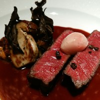 銀座 レカン - 短角牛フィレ肉のソテー　赤ワインソース　ラッパ茸　セップ茸　ジロール茸
