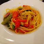 アトリエ・ド・フロマージュ - ホエー豚ベーコンと夏野菜のパスタ（本日のパスタ）