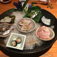 中島康三郎商店 - のどぐろの炙り、穴子の昆布締め、さんま、自家製ぬか漬けを板そばに巻いたもの、カツオ、しめさば