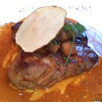 ラトラス - ランド産フレッシュフォアグラのソテーとリンゴのピューレ　カルヴァドスソース