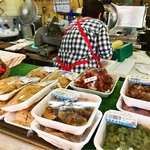 肉の専門 虎屋本店 - 焼豚はその場でカットして頂けます