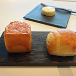 CROWN - ミルクを使ったパン（ブリオッシュ）
      お塩を使ったパン（チャバタ イタリアのパン）