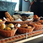 CROWN - パンのワゴンサービス