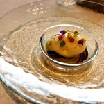 CROWN - ミュスカのジュレと葡萄/シトロン風味の蜂蜜アイスクリーム/リオレのエスプーマ