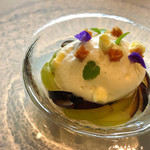 CROWN - ミュスカのジュレと葡萄/シトロン風味の蜂蜜アイスクリーム/リオレのエスプーマ