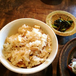 山のごはんよもぎ - （2017年5月）
      青しそと生姜のはと麦ご飯
      