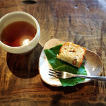 山のごはんよもぎ - （2017年5月）デザート
      きんかんのケーキ・自家製薬草茶