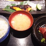 梅月 - 日替り御膳(メヌケの西京漬焼、本鮪刺身)