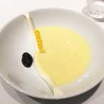 レフェルヴェソンス - トウモロコシの冷たいスープと発酵乳、モーレネグロ