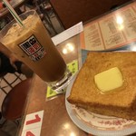 Kam Wah Cafe - 濃滑奶茶(凍）・西多士