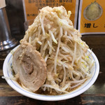 らーめん大 三鷹店 - ラーメン（680円）ヤサイ多め、脂多め。