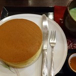 甘味処 華樓 - ホットケーキと飲み物セット(抹茶)¥800