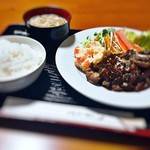 キッチン平松 - チキンソテーとライス味噌汁付き1250円税込