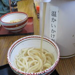 Hinode Seimenjo - 出汁はテーブルのポットから