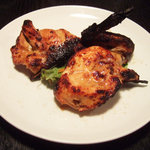 たんどーる - たんどーる自慢のタンドリーチキン(2ピース1000円)