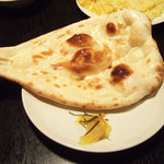 たんどーる - 焼きたてのナン(320円)