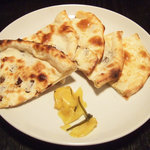 たんどーる - レーズンとクリームチーズナン(550円)