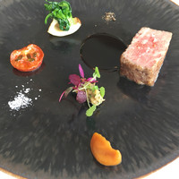 エスキス - 肉 熊本の赤牛をブルーチズに付けて、風にあてた熟成肉