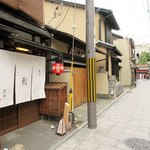 祇園 鮨 忠保 - 場所は祇園南。奥が花見小路(2017.9月)