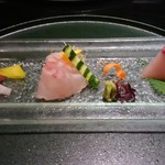 日本料理　彩 - 御造里
            三種盛　あしらい一式