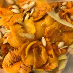 八紘学園 農産物直売所 - 【2017年07月】バターナッツカボチャ、皮とワタを取りますが、捨てずに出汁を取ります(^O^)