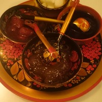 スンガリー 新宿東口本店 - ロシアンティー　(フランボワーズ、バラの花びら、そしてグリオットチェリーの３種類のジャムを添えて)