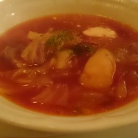 スンガリー 新宿東口本店 - ボルシチ（牛肉と野菜の赤カブ風味スープ）