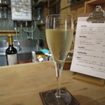 HATAKE NO NAKA - 開店一周年記念でスパークリングワインを一杯いただいた♪(2017年9月)